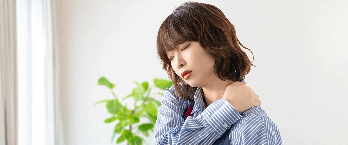 肩こりがひどい女性